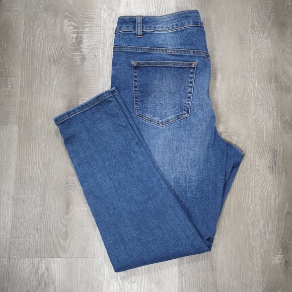 2/$30.00 - George Ladies Medium Wash Blue Jeans - Picture 3 of 10